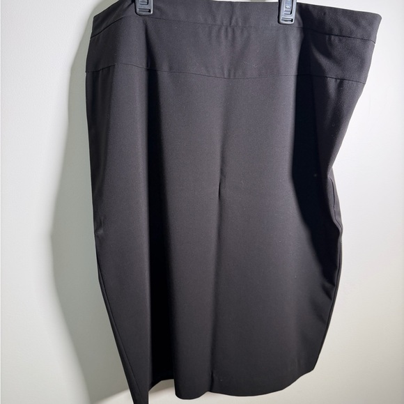Worthington Dresses & Skirts - Worthinfton Classic Black Pencil Skirt - size 18